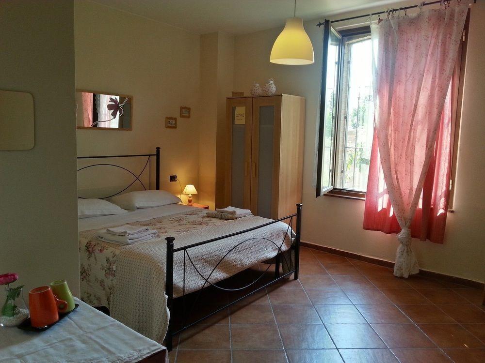 פוטנלאטו Agriturismo La Fattoria Del Boschetto מראה חיצוני תמונה