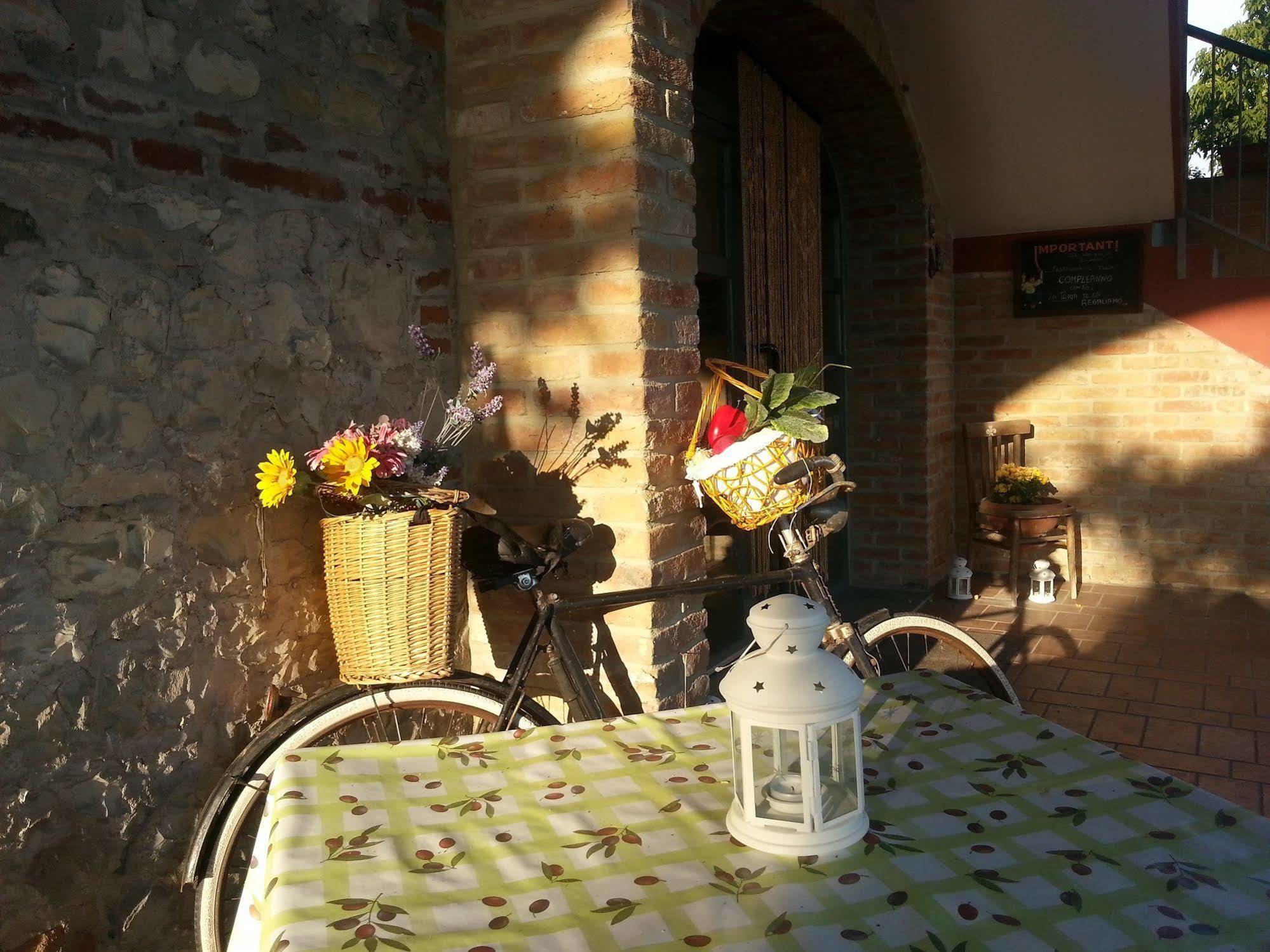 פוטנלאטו Agriturismo La Fattoria Del Boschetto מראה חיצוני תמונה