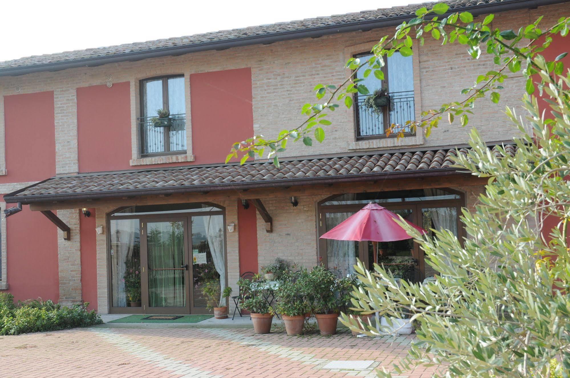 פוטנלאטו Agriturismo La Fattoria Del Boschetto מראה חיצוני תמונה